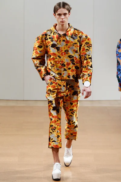 Look 18
